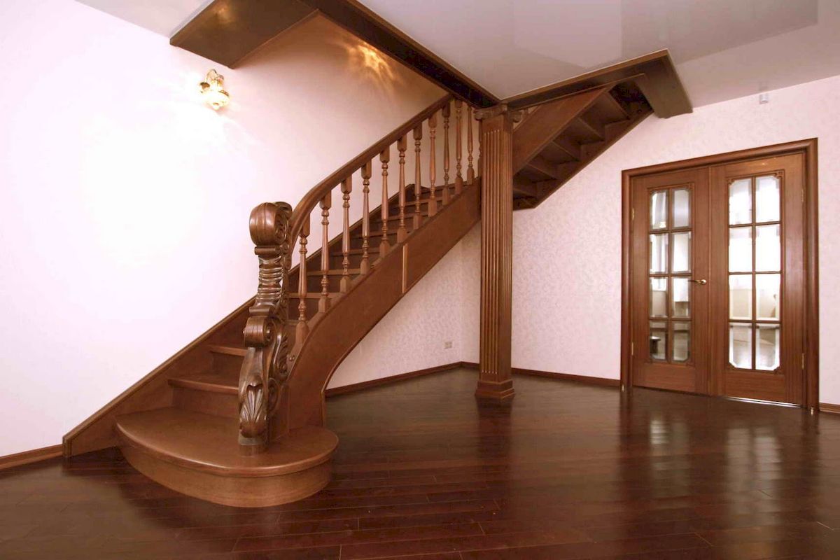 Лестница из ореха